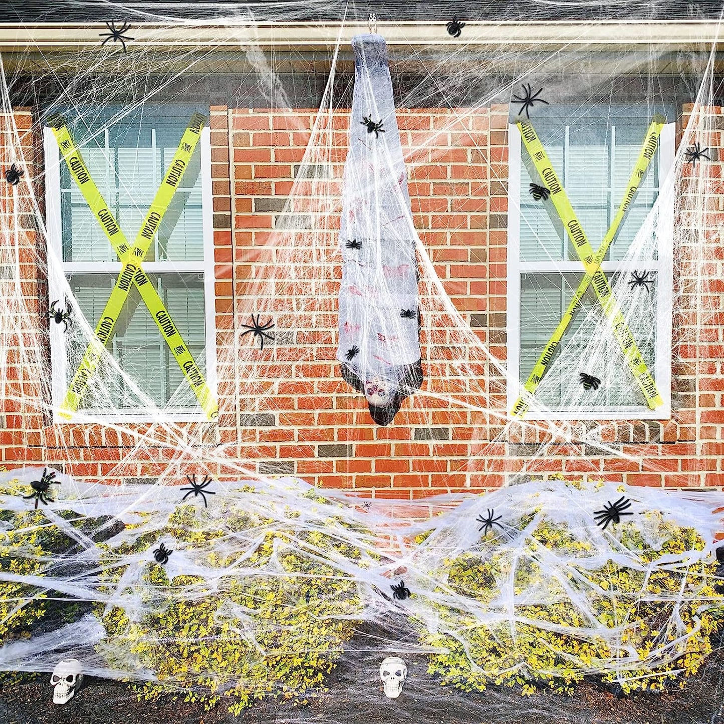 900 sqft Spider Webs Halloween Decorations Bonus with 30 Fake Spiders, Super Stretch Cobwebs for Halloween Indoor and Outdoor Party Supplies