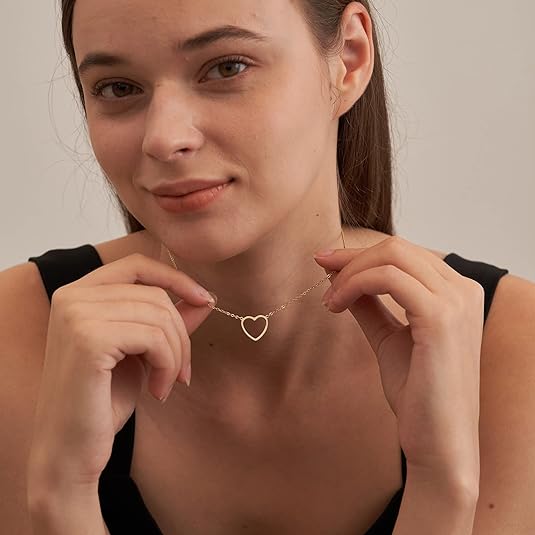 Cute Heart Necklace Tiny 14k Gold Heart Pendant Choker Necklaces Small Gold Love Open Heart Chain Necklace for Women Dainty Gold Necklace Gifts for Her