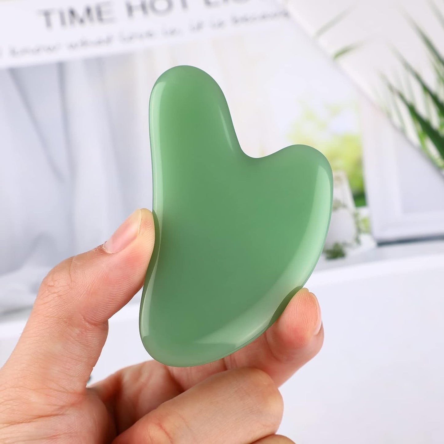 Gua Sha Facial Tools Guasha Tool Gua Sha Jade Stone for Face Skincare Facial Body Acupuncture Relieve Muscle Tensions Reduce Puffiness Festive Gifts (Green)